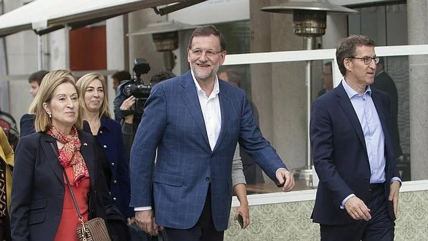 Rajoy, entre Ana Pastor y Alberto Núñez Feijóo