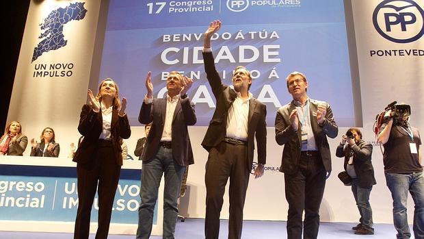Rajoy, junto a Pastor, Alfonso Rueda y Feijóo, en el congreso del PP de Pontevedra