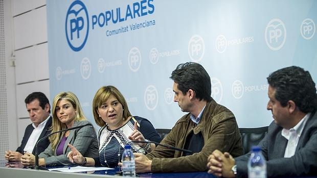 Isabel Bonig, junto a los presidentes provinciales en la sede del PPCV