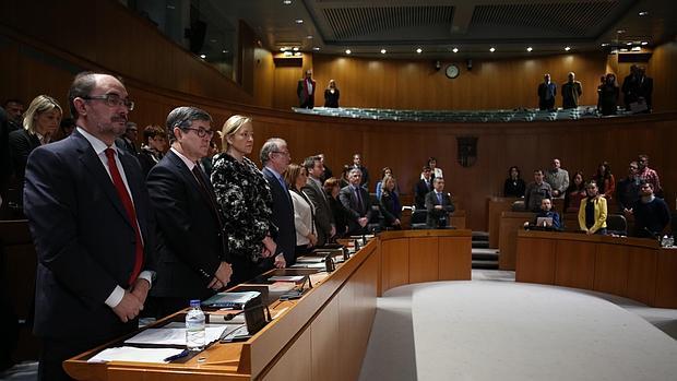 Los diptuados, durante el minuto de silencio