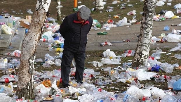 Toneladas de basura en el campus de Vegazana