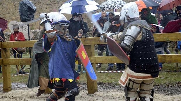 Torneo de combates medievales en la localidad segoviana de Pedraza