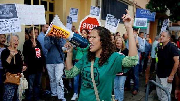 Imagen de archivo de una protesta contra un desahucio en Valencia