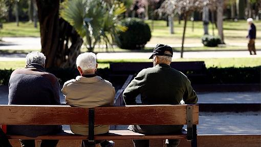 Imagen de unos pensionistas en Valencia