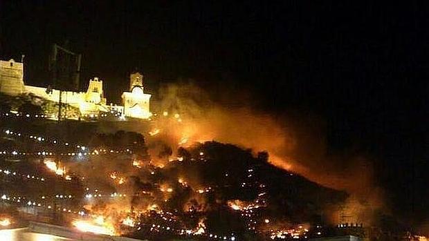 Imagen del incendio provocado por el castillo de fuegos artificiales