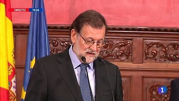 El presidente del Gobierno en funciones, durante su declaración institucional desde Ayamonte (Huelva)