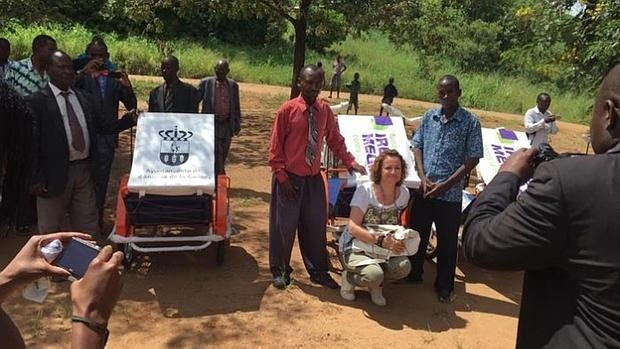 Entrega de las «bici-ambulancias» en Malawi