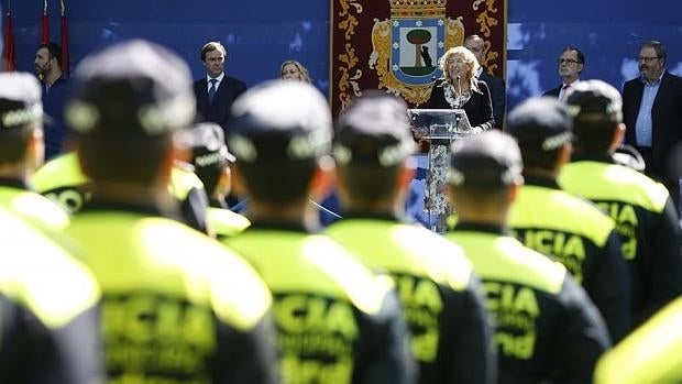 La alcaldesa, Manuela Carmena, durante la festividad del patrón de la Policía Municipal, el 24 de junio