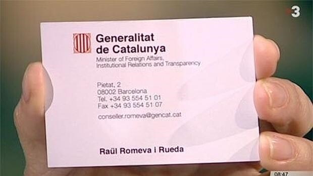 Romeva se presenta en su tarjeta de visita como ministro de Exteriores de Cataluña