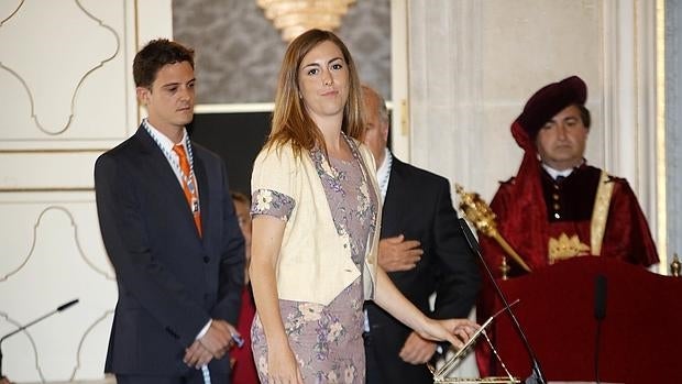 El tripartito de Alicante queda en minoría tras echar a la concejal Nerea Belmonte