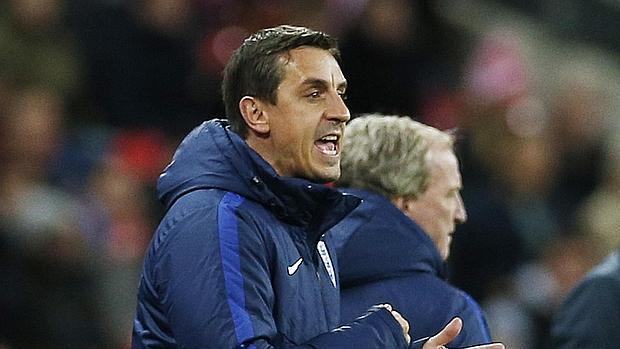 El Valencia destituye a Gary Neville