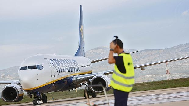 Un avión de Ryanair en el aeropuerto de Castellón