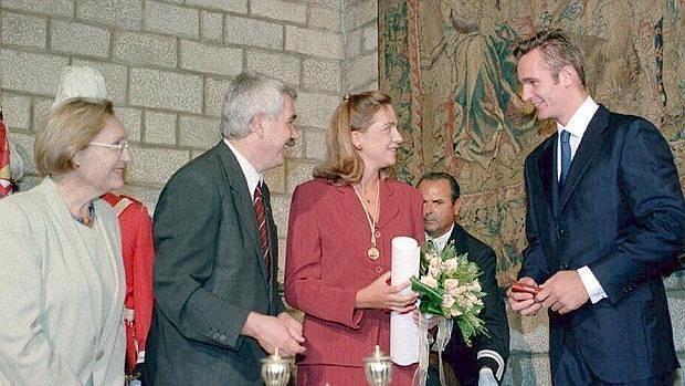 Doña Cristina recibió la Medalla en 1997