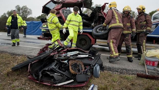 Imagen de uno de los coches implicados en el siniestro, tras el accidente