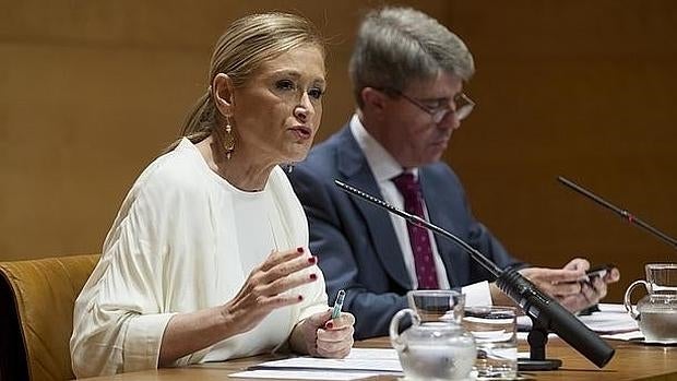 Cristina Cifuentes, presidenta de la Comunidad de Madrid, y Ángel Garrido, consejero de Presidencia