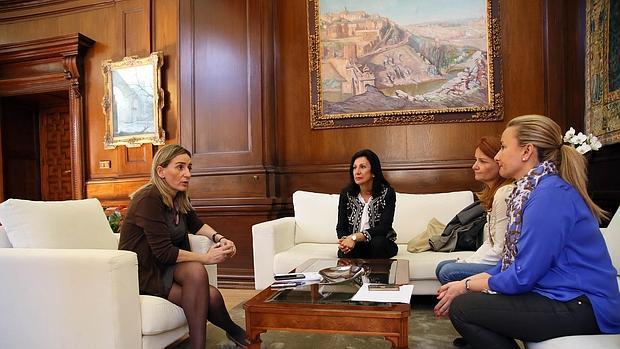 Tolón, con Lucía Rodríguez, Cristina Ibáñez y María Teresa Puig