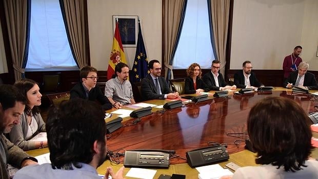 Los equipos negociadores de PSOE, Ciudadanos y Podemos