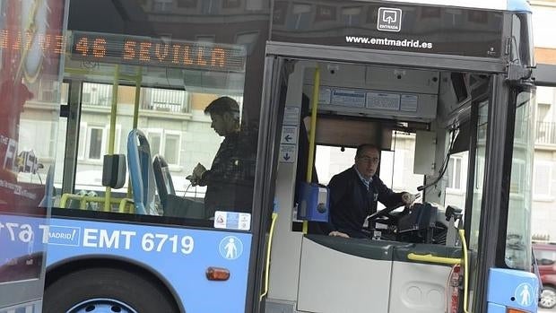 Un autobús de la Línea 45 de la EMT