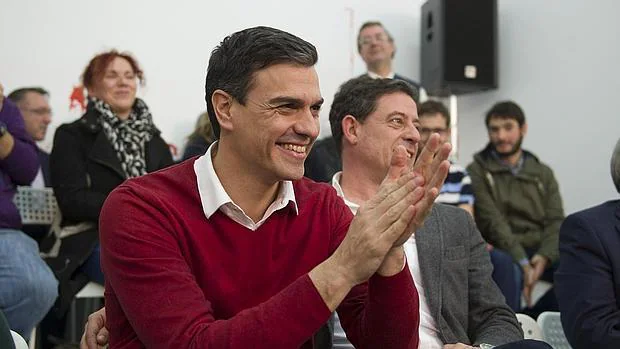 El secretario general del PSOE, Pedro Sánchez, junto a Besteiro durante su reciente visita a La Coruña