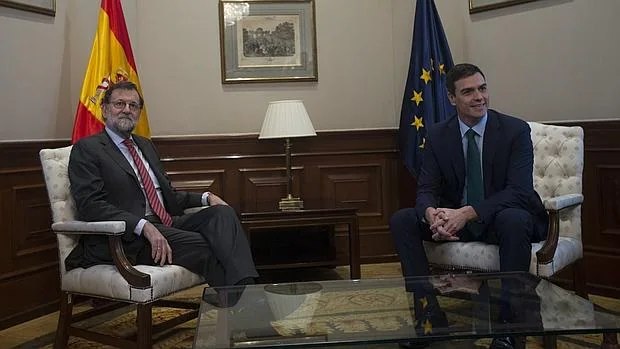Mariano Rajoy y Pedro Sánchez, en la reunión que mantuvieron en el Congreso el pasado 12 de febrero
