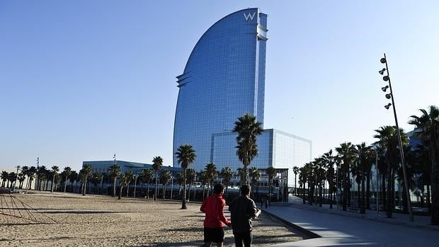 Vista de uno de los hoteles de lujo más reconocidos de Barcelona