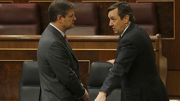 Rafael Catalá y Rafael Hernando, en el Pleno del Congreso este miércoels pasado