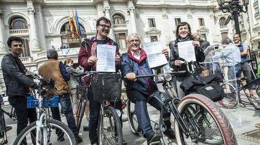 Imagen de Ribó y Grezzi en la lectura del manifiesto