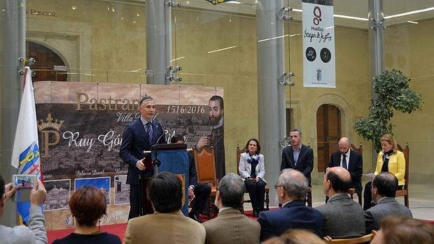 El alcalde de Pastrana, Ignacio Ranera, durante la inauguración del congreso