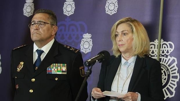 El jefe superior de Policía de Madrid, Alfonso Fernández, y la delegada del Gobierno en Madrid, Concepción Dancausa