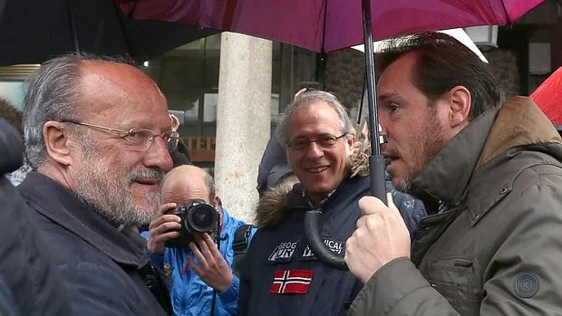Los tres protagonistas de la polémica, De la Riva, Martínez Bermejo y el alcalde Óscar Puente