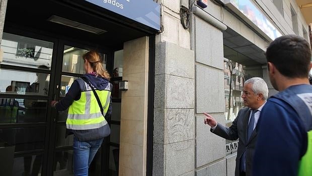 Registro en la sede de Ausbanc