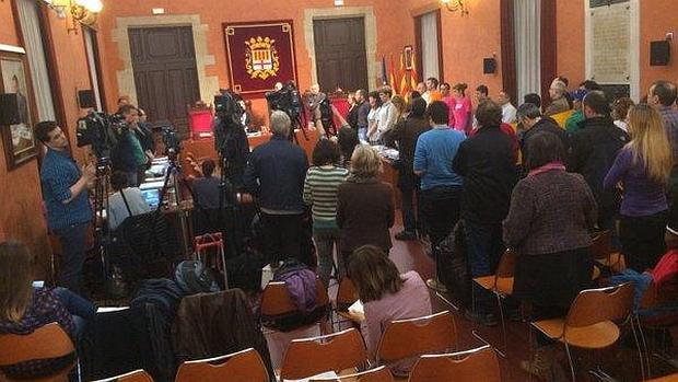 El pleno arrancó con un minuto de silencio por las víctimas del terremoto de Ecuador