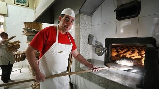 Panadería Manolo da Morena, Manuel Lalín: «La panadería es tradición familiar en Lalín desde hace unos 180 años. Mi hijo quiere continuar»