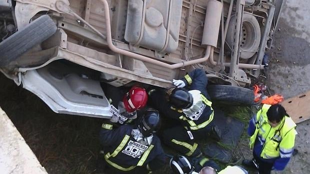 Cinco muertos al salirse una furgoneta de la calzada en la autovía en Murcia