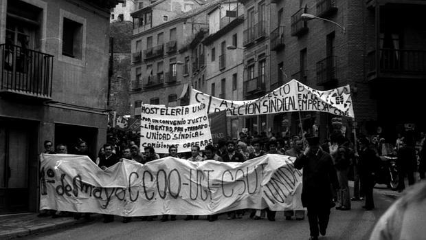 En 1978, en plena Transición, las manifestaciones del Primero de Mayo volvieron a ser autorizadas. La celebrada en Toledo discurrió desde la calle Gerardo Lobo hasta el Paseo de la Vega