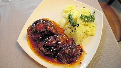 Plato de rabo de toro en honor a la plaza de Las Ventas de Los Galayos