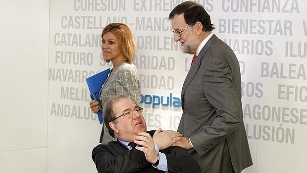 Rajoy saluda a Herrera durante el Comité Ejecutvio Nacional del PP