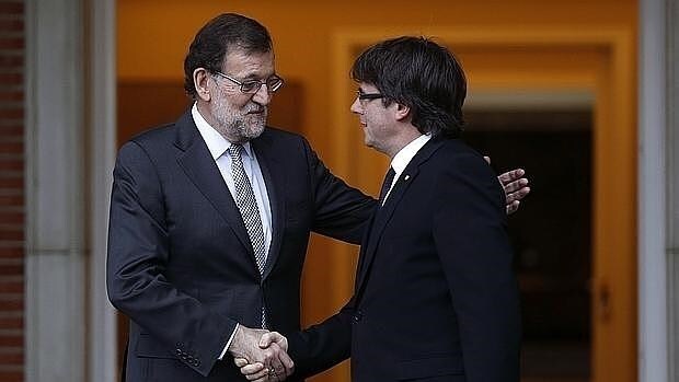Mariano Rajoy y Carles Puigdemont, en el Palacio de la Moncloa, el pasado 20 de abril
