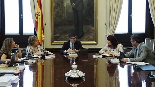 Reunión de la Mesa de la Diputación Permanente del Congreso