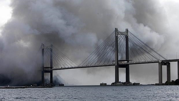 Imagen del incendio de la nave frigorífica