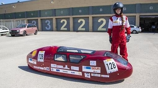 Nerea Saucedo, piloto para la Shell Eco-marathon.