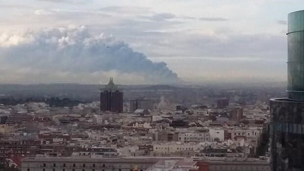 Columna de humo visible desde el centro de Madrid