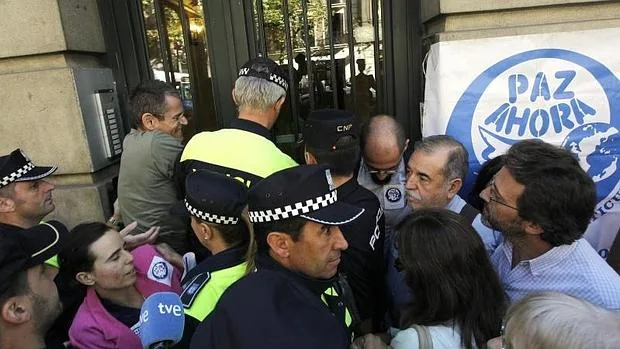 Policía Municipal interviniendo en un desahucio en Madrid