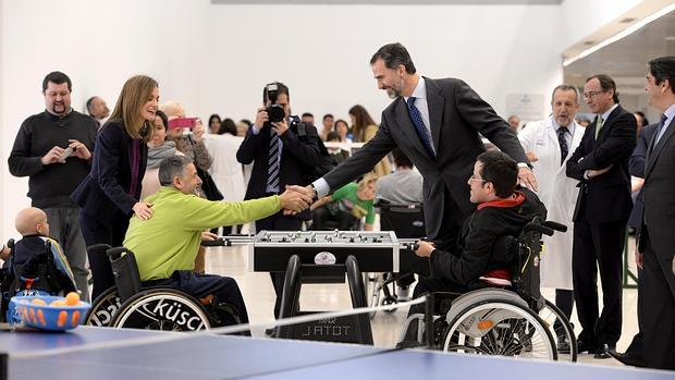 Los Reyes en una visita al Hospital de Parapléjicos de Toledo el pasado año