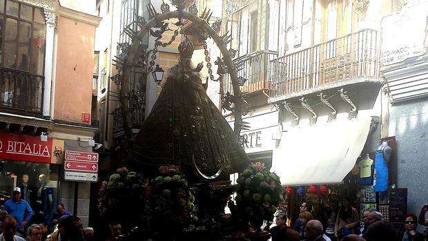 La Virgen de la Esperanza en las Cuatro Calles