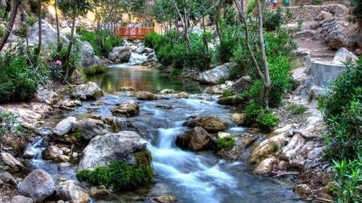 Uno de los saltos de agua en les Fonts del Algar