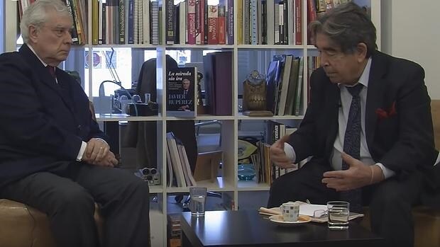 Javier Rupérez, durante la entrevista con Tom Burns