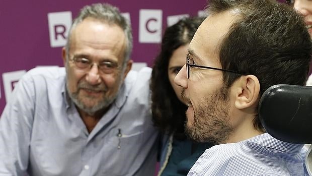 Pablo Echenique, junto al número 1 de Unidos Podemos al Congreso por Zaragoza, Pedro Arrojo