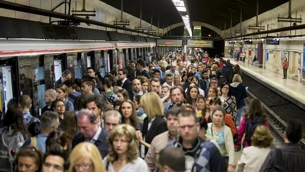 La congestión en Avenida de América fue ayer la habitual de hora punta