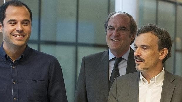Ignacio Aguado (Ciudadanos), Ángel Gabilondo (PSOE) y José Manuel Löpez (Podemos) en la Asamblea